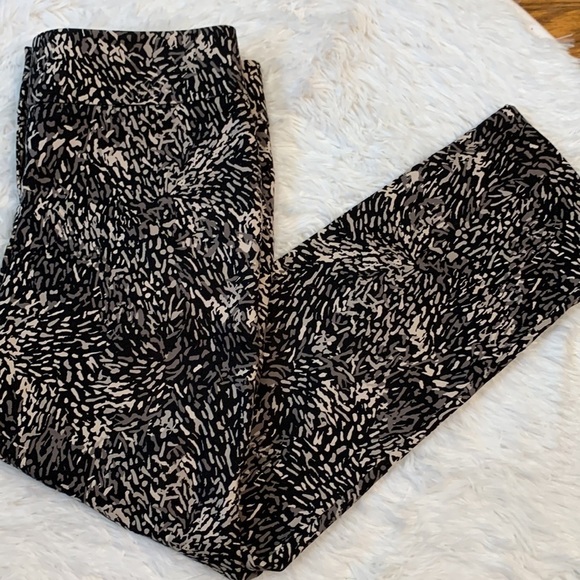 Loft Black & Gray Print Cropped Marisa Pant - Picture 4 of 10
